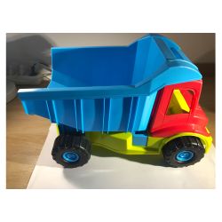 Lastbil med bl�t vippelad